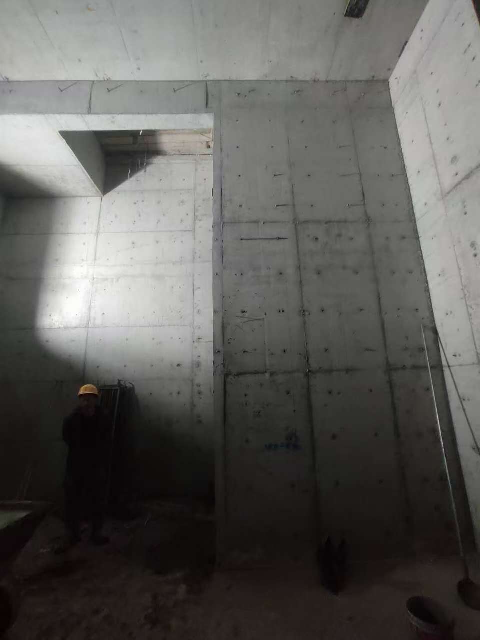 会东墙上开槽钢筋断了有影响吗
